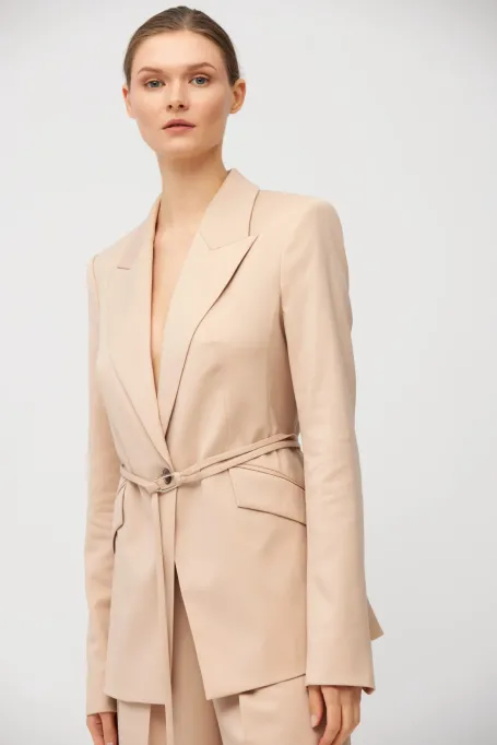 Žaket v pudrově růžové barvě z panenské vlny