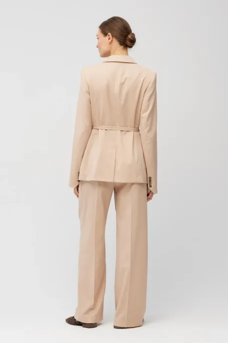 Žaket v pudrově růžové barvě z panenské vlny