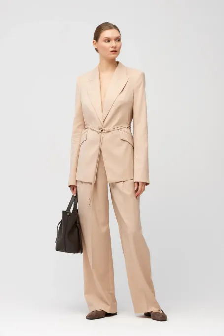 Žaket v pudrově růžové barvě z panenské vlny