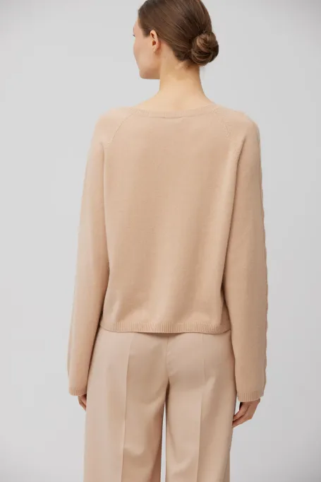 Svetr z kašmíru v pudrově růžové barvě
