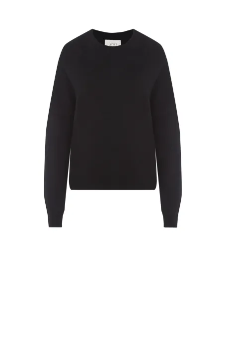 Černý svetr z kašmíru a hedvábí