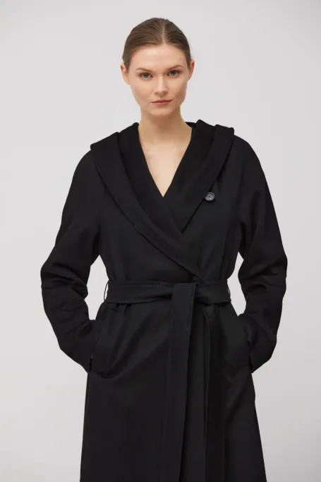 Černý kašmírový plášť s kapucí