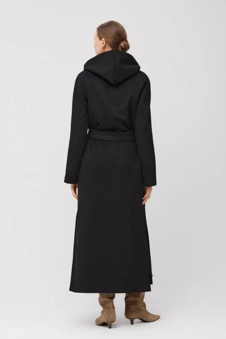 Černý kašmírový plášť s kapucí