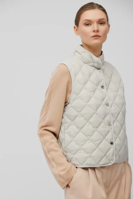 Krátká béžová péřová vesta