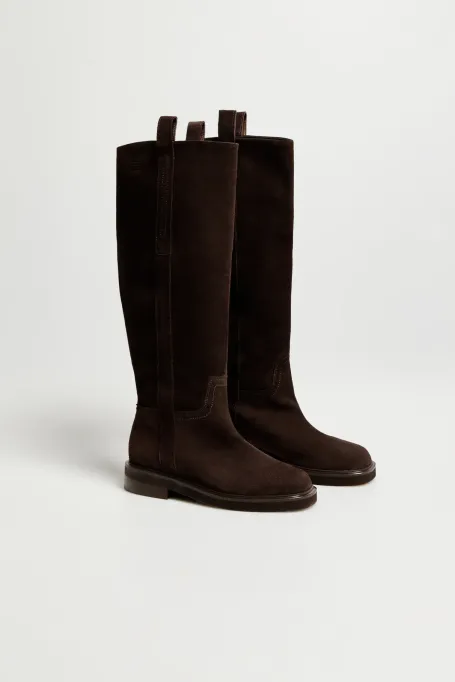 Hnědé kozačky z nubukové kůže