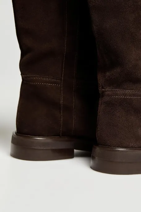 Hnědé kozačky z nubukové kůže