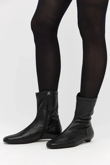 Černé boty na nízkém podpatku