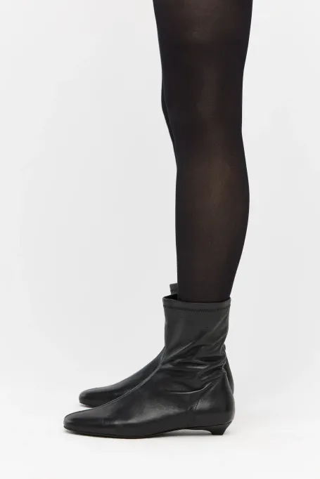 Černé boty na nízkém podpatku