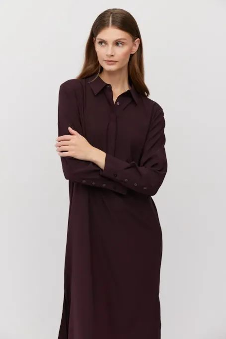 Volná midi šaty z hedvábného materiálu s baklažánovou barvou