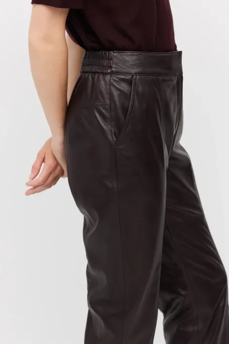 Baklažánové kožené kalhoty s kapsami