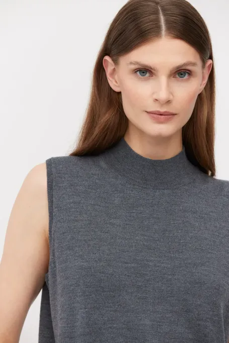 Šedý polo rolák bez rukávů