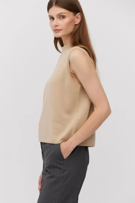 Bežový polo golf bez rukávů