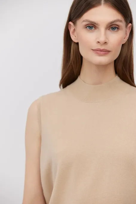 Bežový polo golf bez rukávů