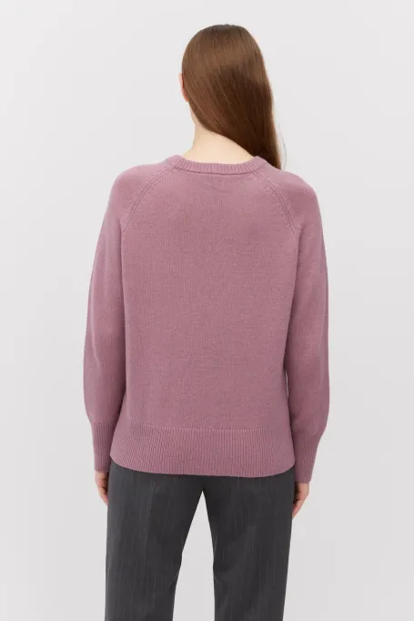 Fialový svetr s kašmírem a merinovou vlnou