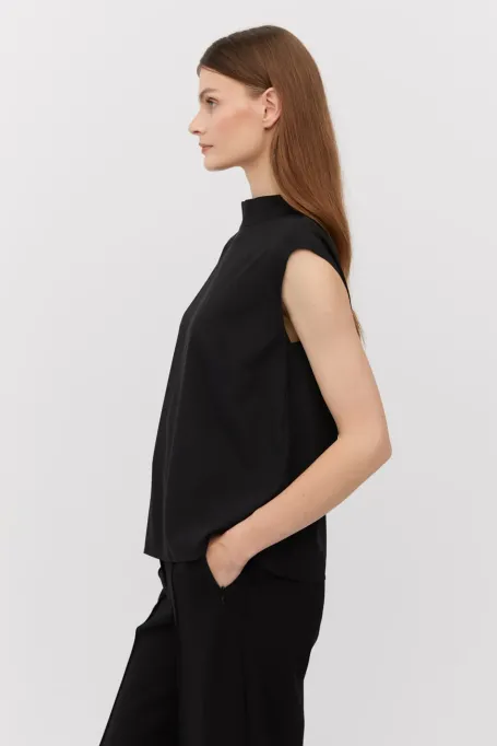 Černá hedvábná blůza s krátkým rukávem