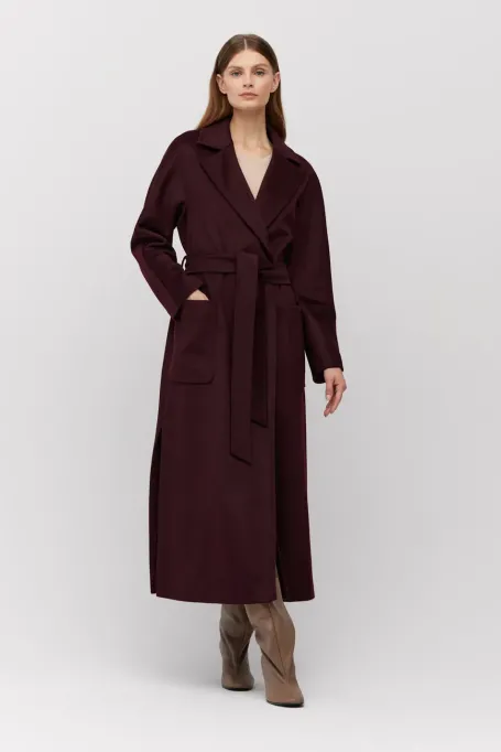 Třešňový kabát s páskem z kašmíru a hedvábí