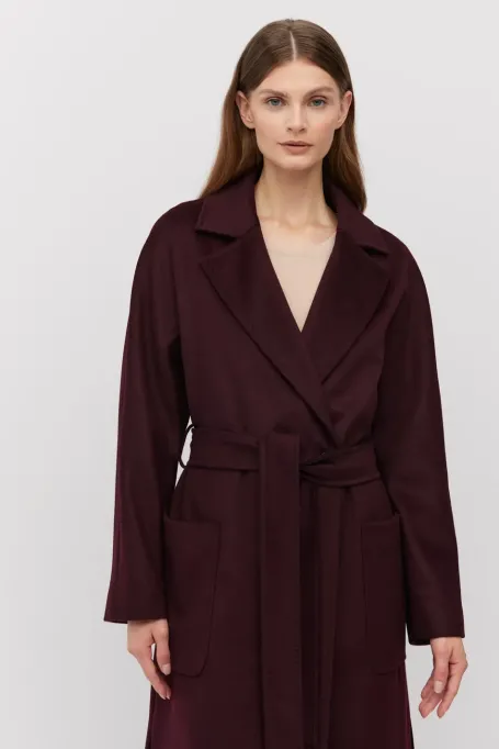 Třešňový kabát s páskem z kašmíru a hedvábí