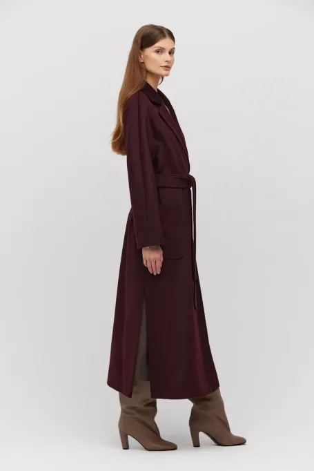 Třešňový kabát s páskem z kašmíru a hedvábí