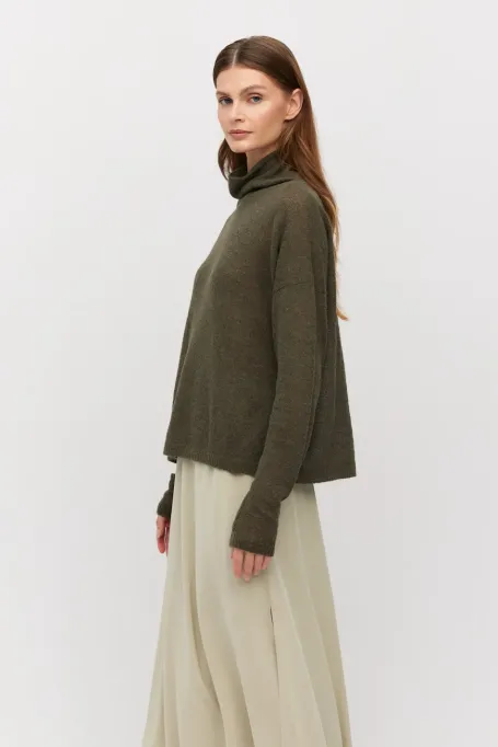 Zelený volný rolák s vlnou alpaky