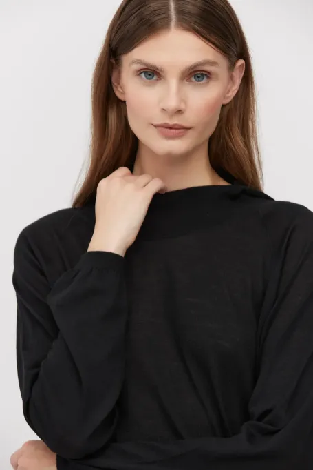 Černá mikina s kapucí z merino vlny