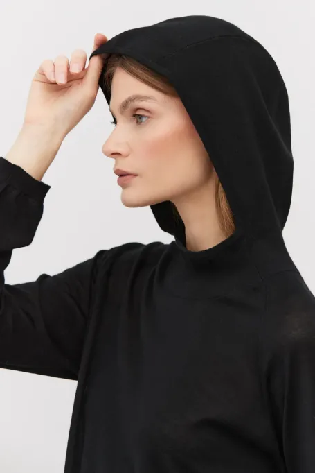 Černá mikina s kapucí z merino vlny