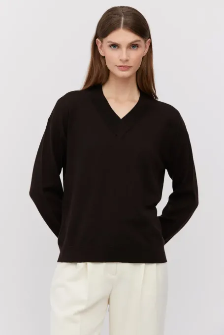 Hnědá blůzka z merino vlny s výstřihem do V