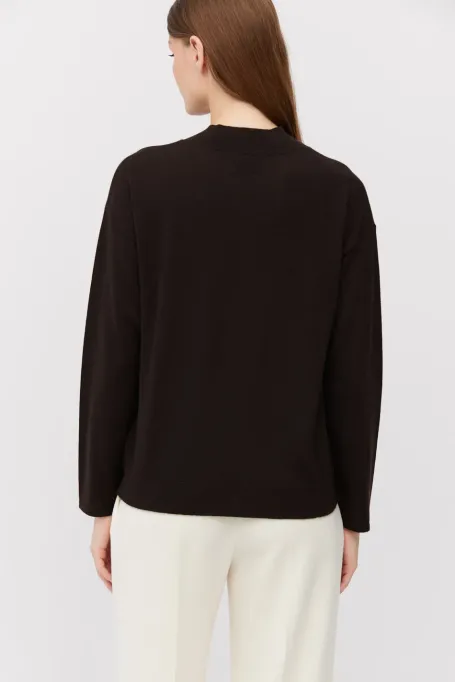 Hnědá blůzka z merino vlny s výstřihem do V