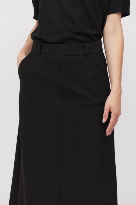 Černá midi trapezová sukně