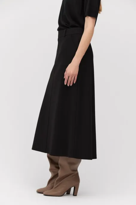Černá midi trapezová sukně