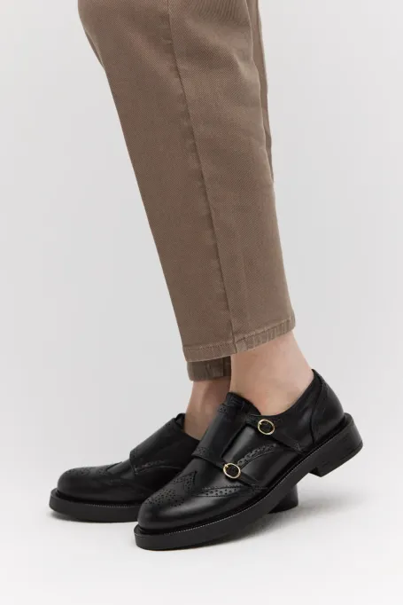 Černé kožené boty s přezkami