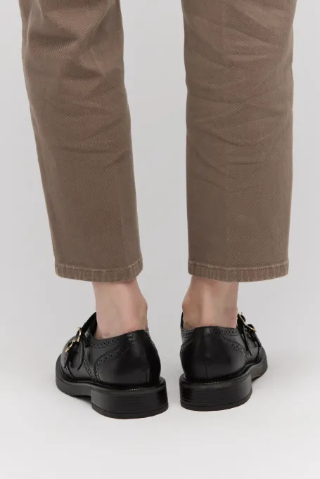 Černé kožené boty s přezkami