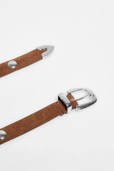 Zamszový pásek s hroty