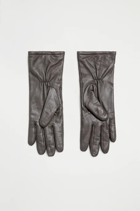 Hnědé kožené rukavice