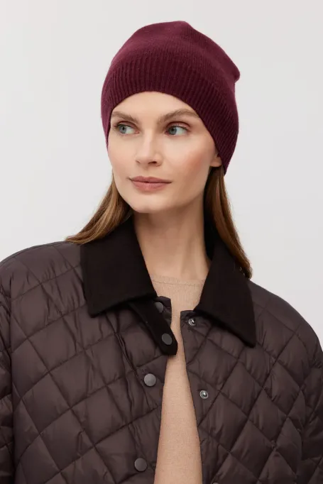 Třešňová pletená čepice z kašmíru