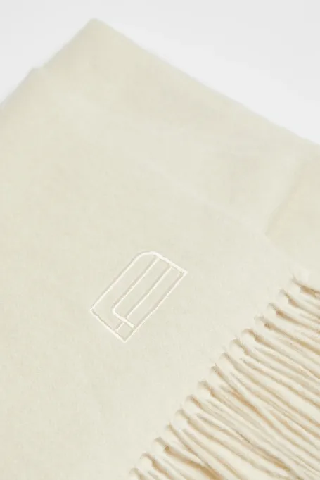 Bílý šál z kašmíru