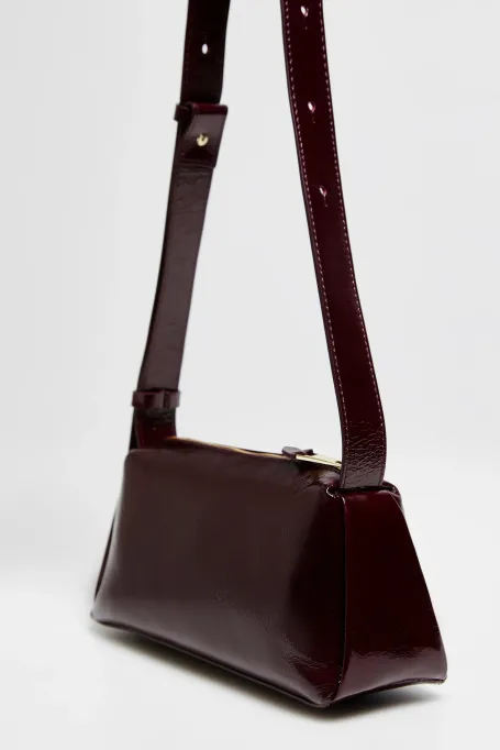 Malá kožená taška z baklažánu