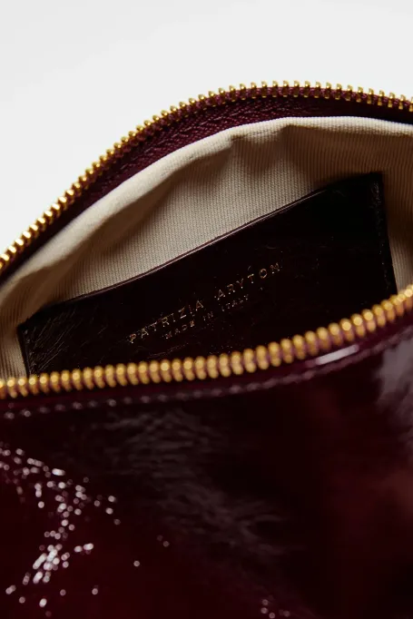 Malá kožená taška z baklažánu