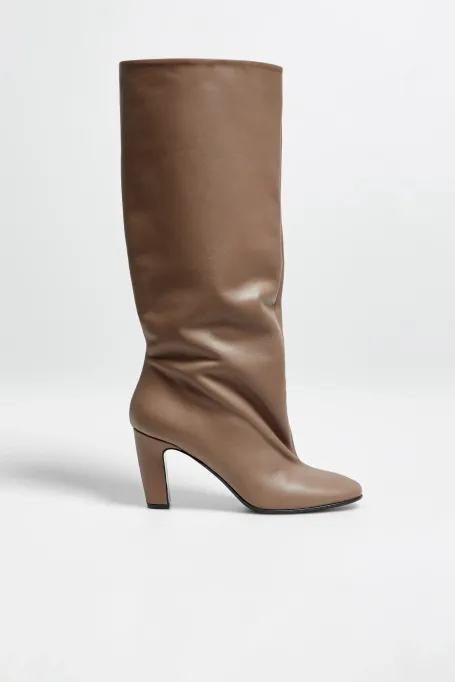 Hnědé kozačky s širokým svrškem