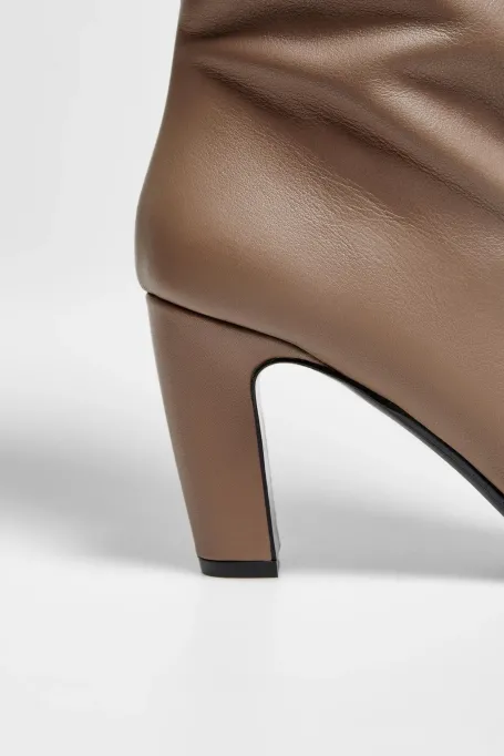 Hnědé kozačky s širokým svrškem