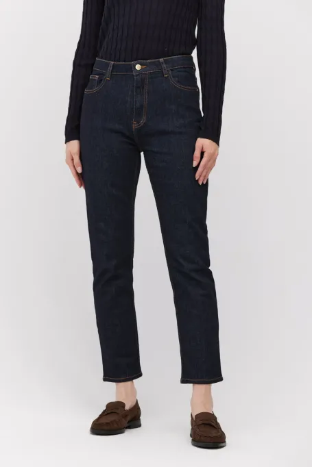 Granátové džíny jednoduchého střihu