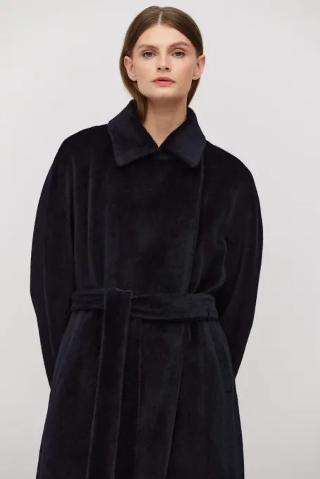 Granátový kabát s páskem z baby suri alpaky