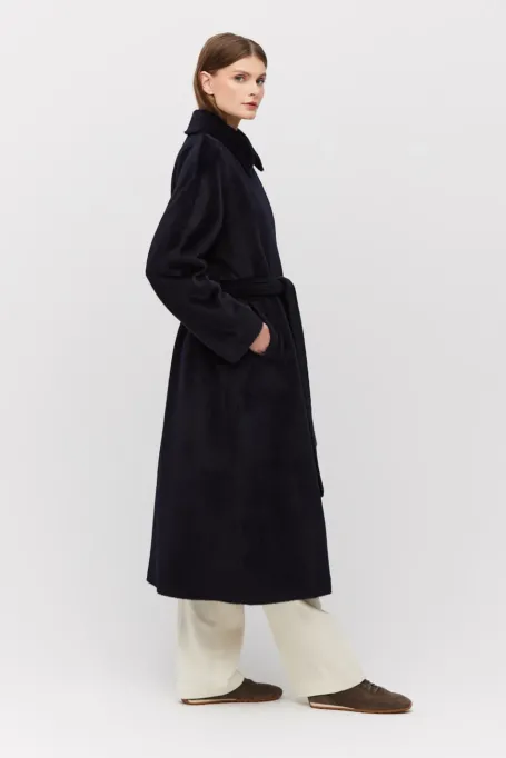 Granátový kabát s páskem z baby suri alpaky