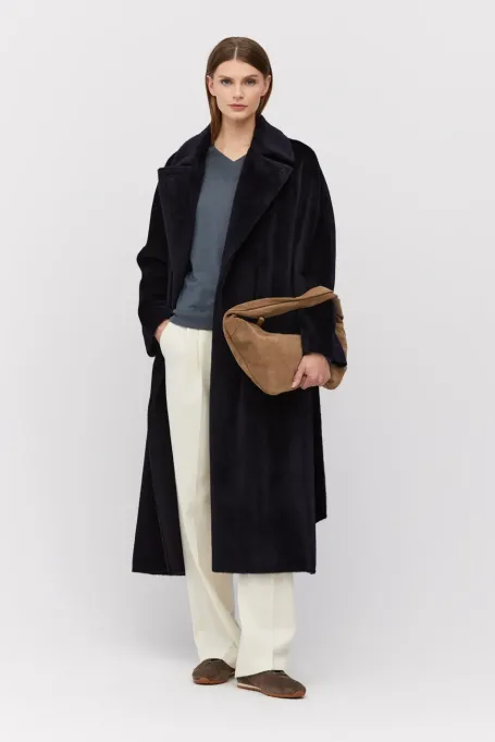 Granátový kabát s páskem z baby suri alpaky