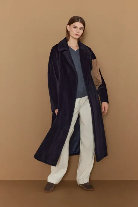 Granátový kabát s páskem z baby suri alpaky