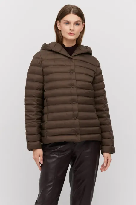 Krátká hnědá péřová bunda s kapucí