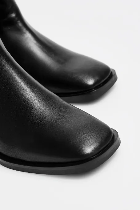 Černé kožené kotníkové boty