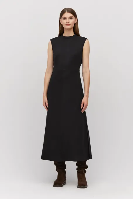Černé šaty bez rukávů z jehněčí vlny