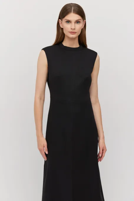 Černé šaty bez rukávů z jehněčí vlny