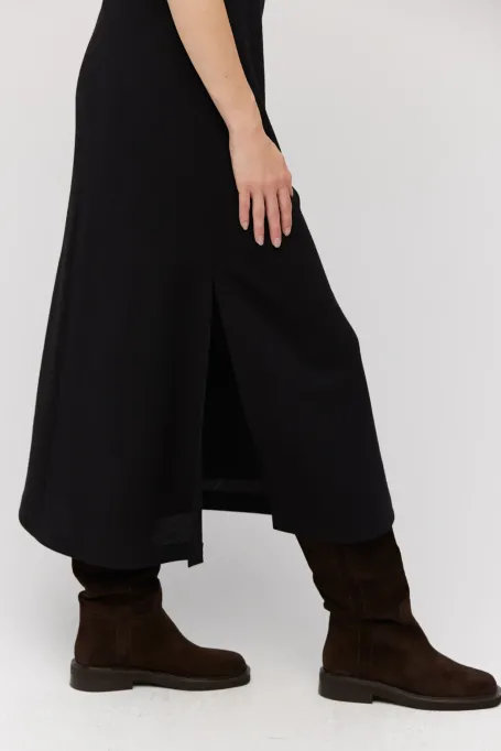 Černé šaty bez rukávů z jehněčí vlny