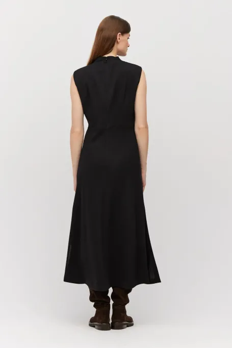 Černé šaty bez rukávů z jehněčí vlny